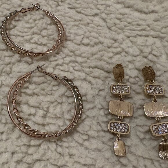 5 Pair Gold Pierced Earrings - Picture 4 of 7